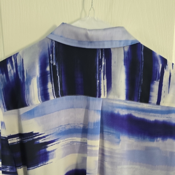 Chico's Women's Blue and White Abstract Button Down Shirt - Picture 7 of 7
